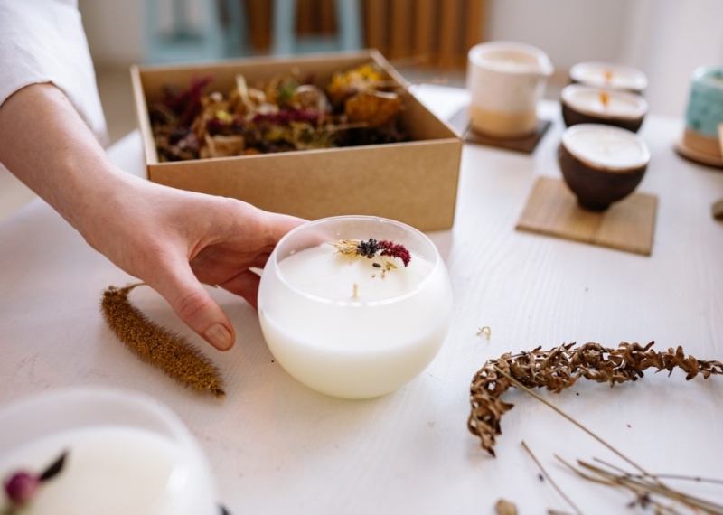 DIY - Fabriquer sa bougie avec des fleurs séchées